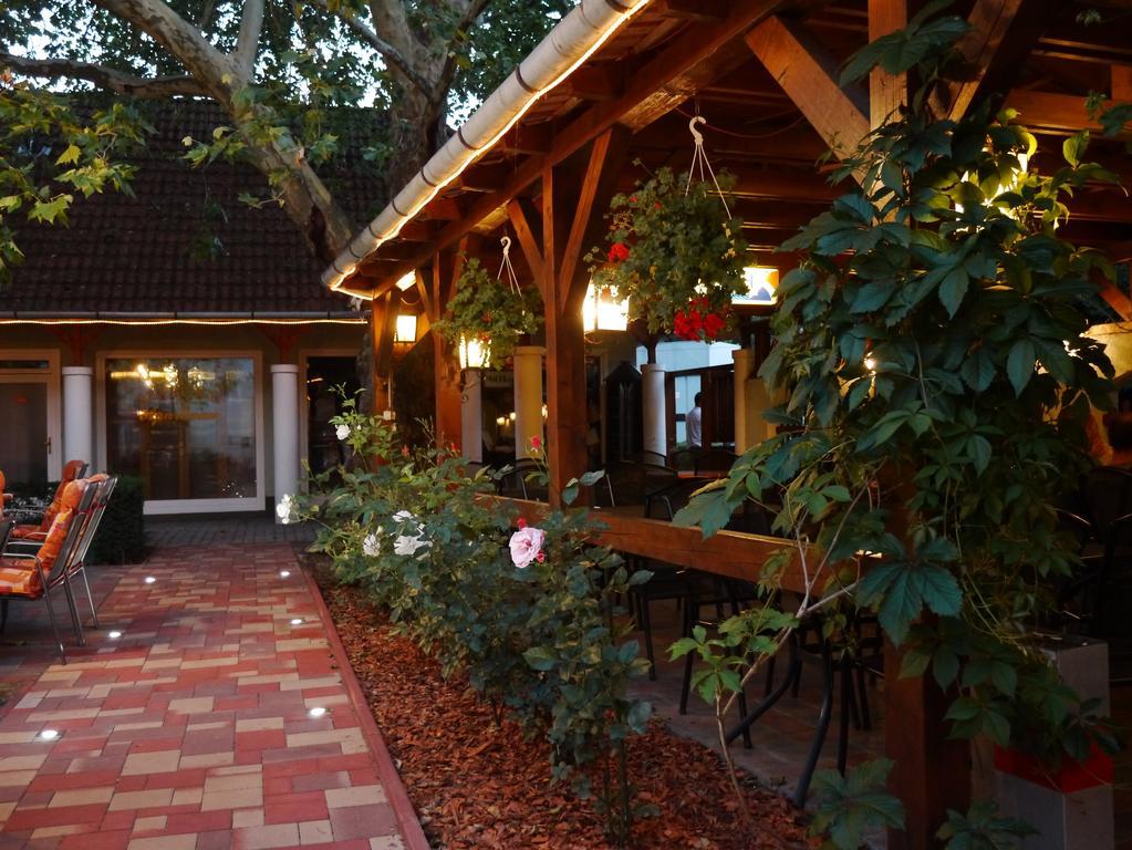 SárvárTinodi Fogado住宿加早餐旅馆 外观 照片